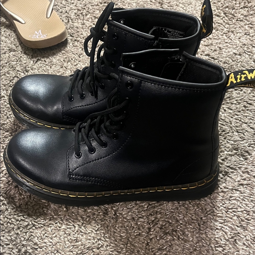 Dr. Martens Kids Black Leather Lace-Up Ankle Boots with Yellow Pull Tab - Picture 4 of 4